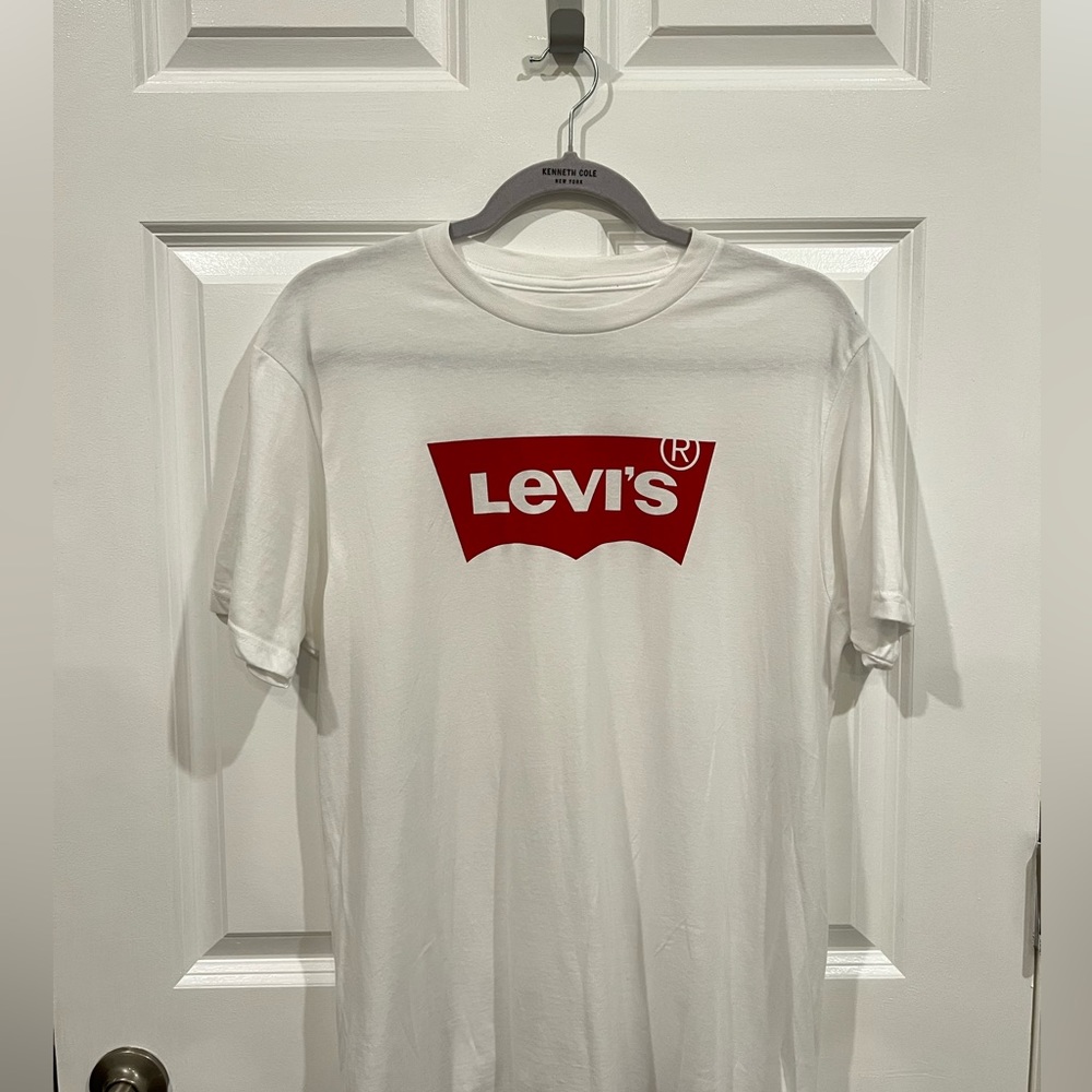 Levi’s Graphic T-shirt White Red Logo Men’s Size Medium